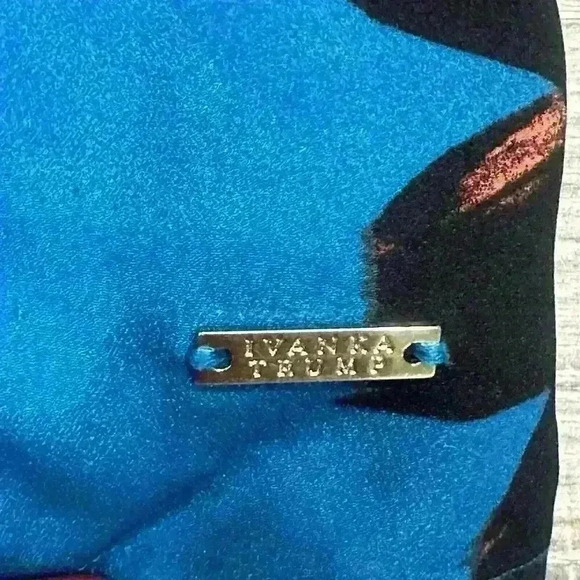 Ivanka Trump Women's Blouse Blue Floral Size S/P Short Sleeve Casual Cottagecore - Picture 3 of 9